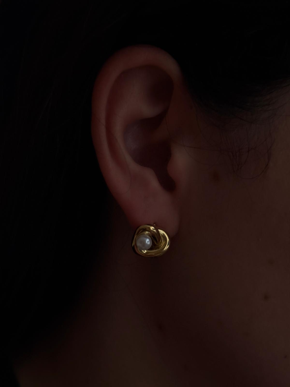 PEARL KNOT EARRINGS
