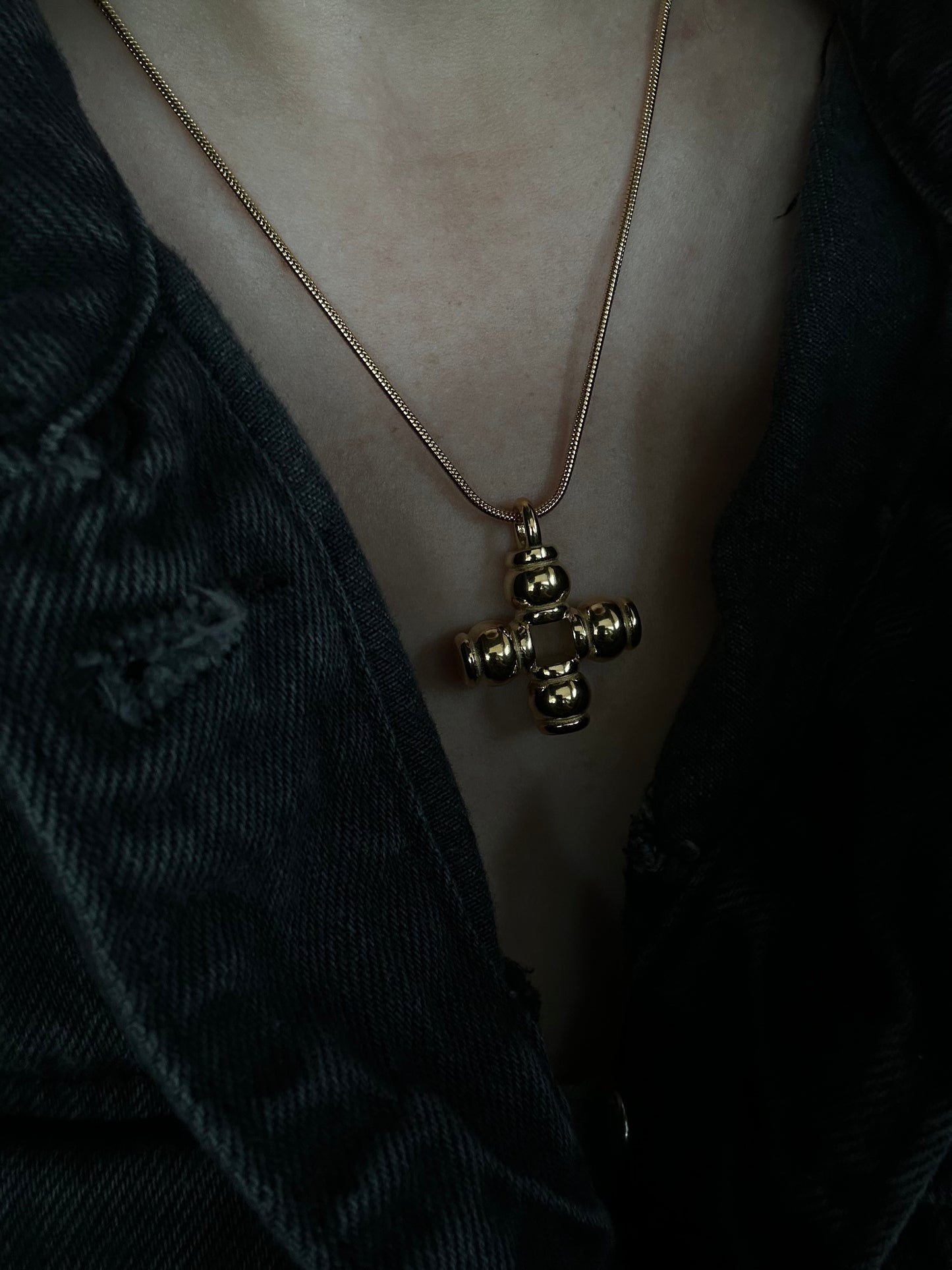 CHUNKY CROSS NECKLACE