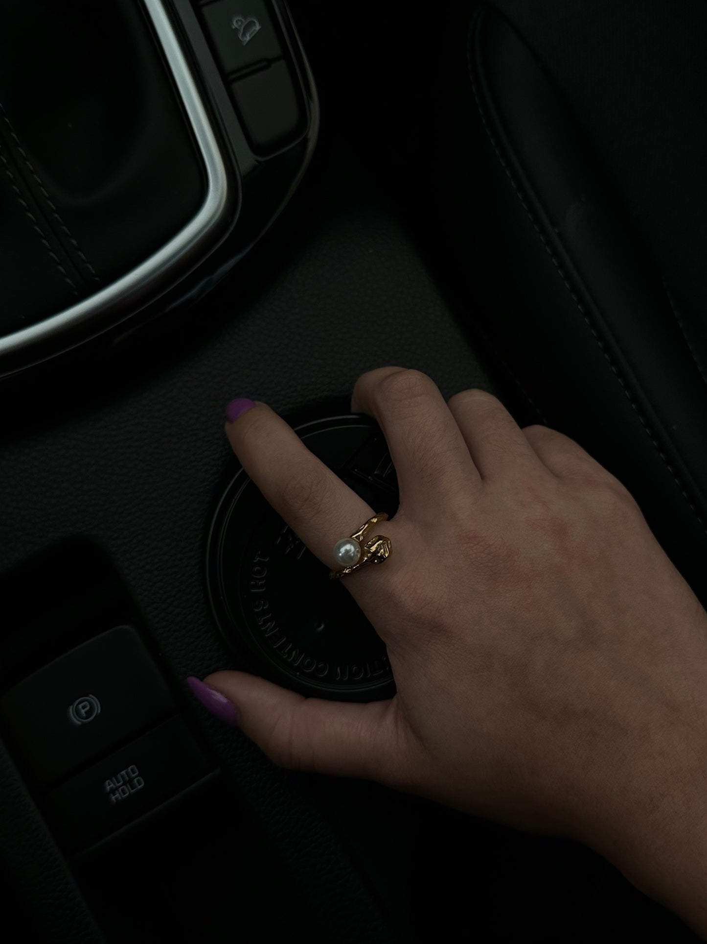CROSSED PEARL RING