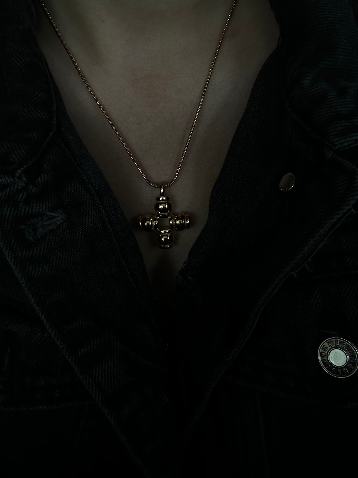 CHUNKY CROSS NECKLACE