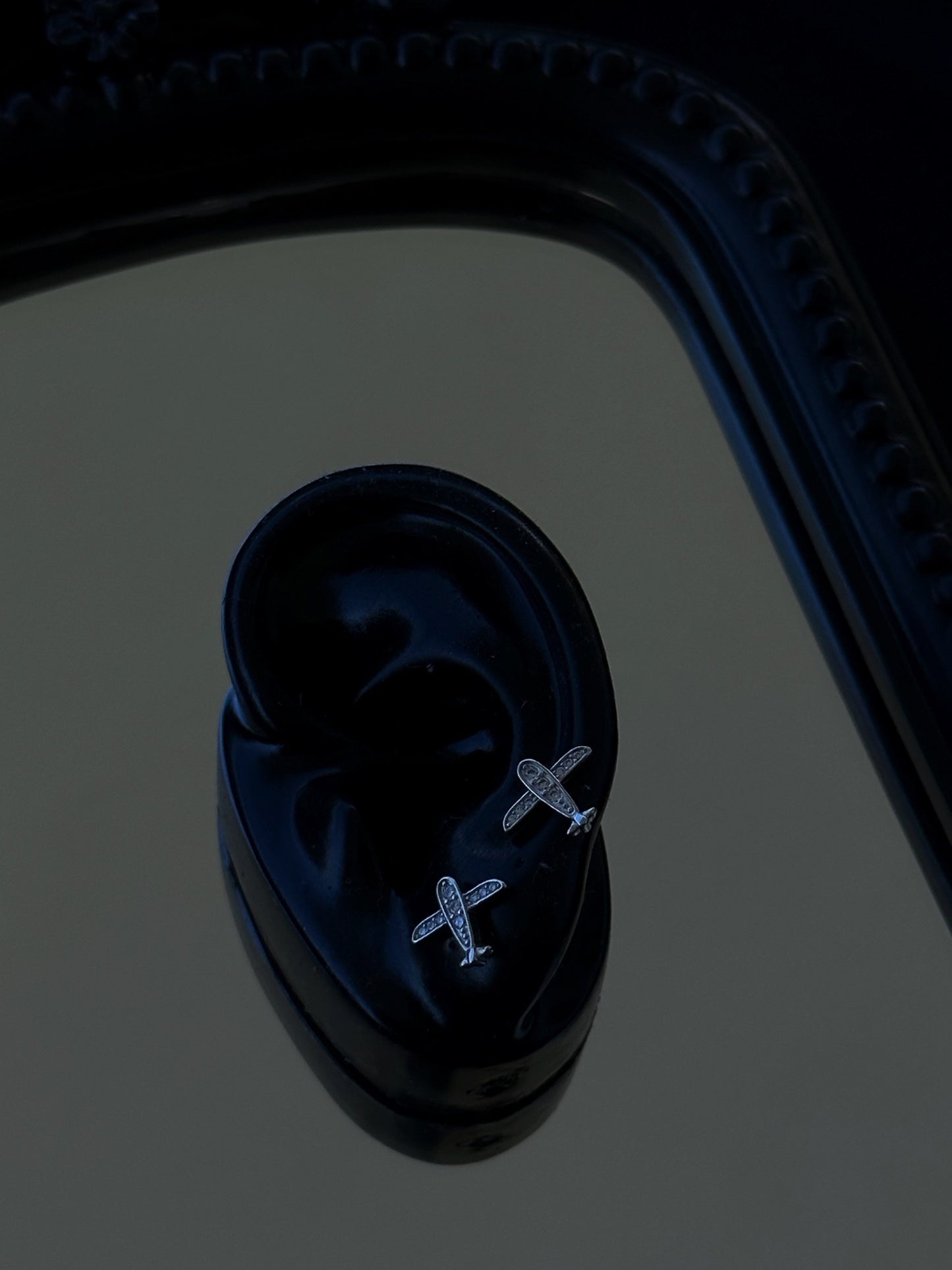 AIRPLANE STUDS