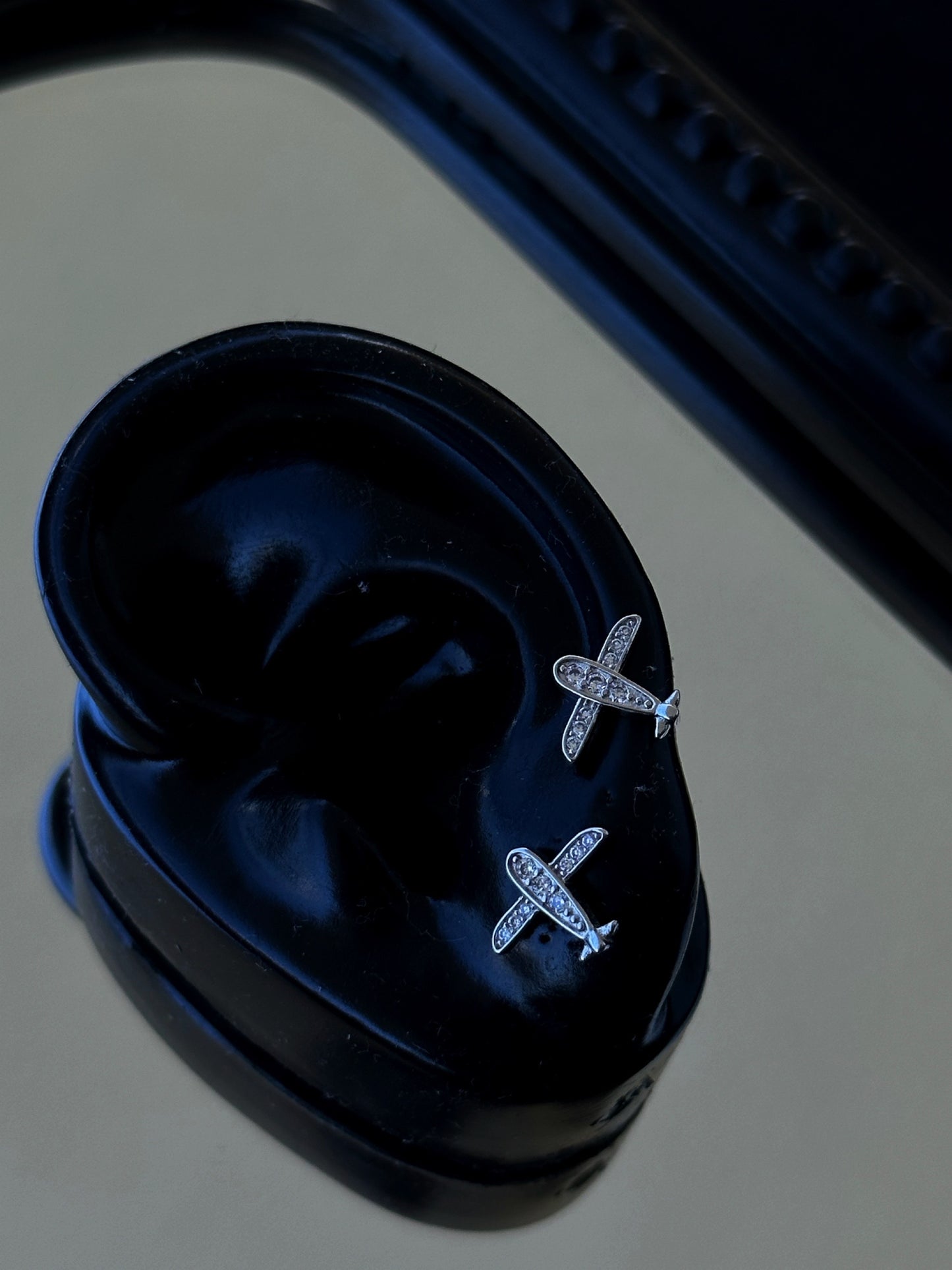 AIRPLANE STUDS
