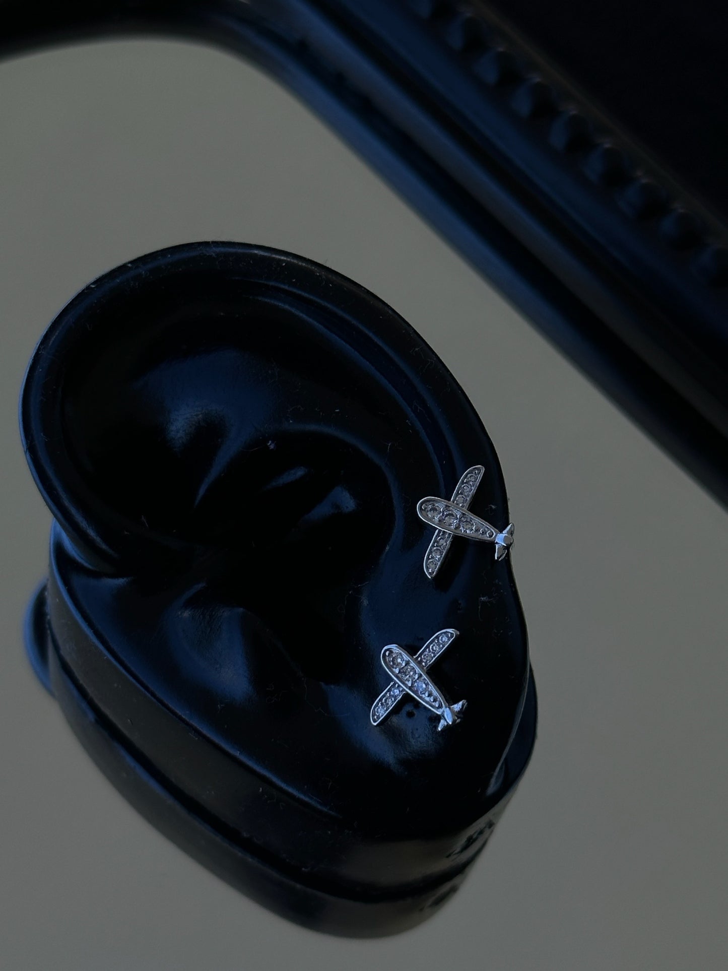 AIRPLANE STUDS