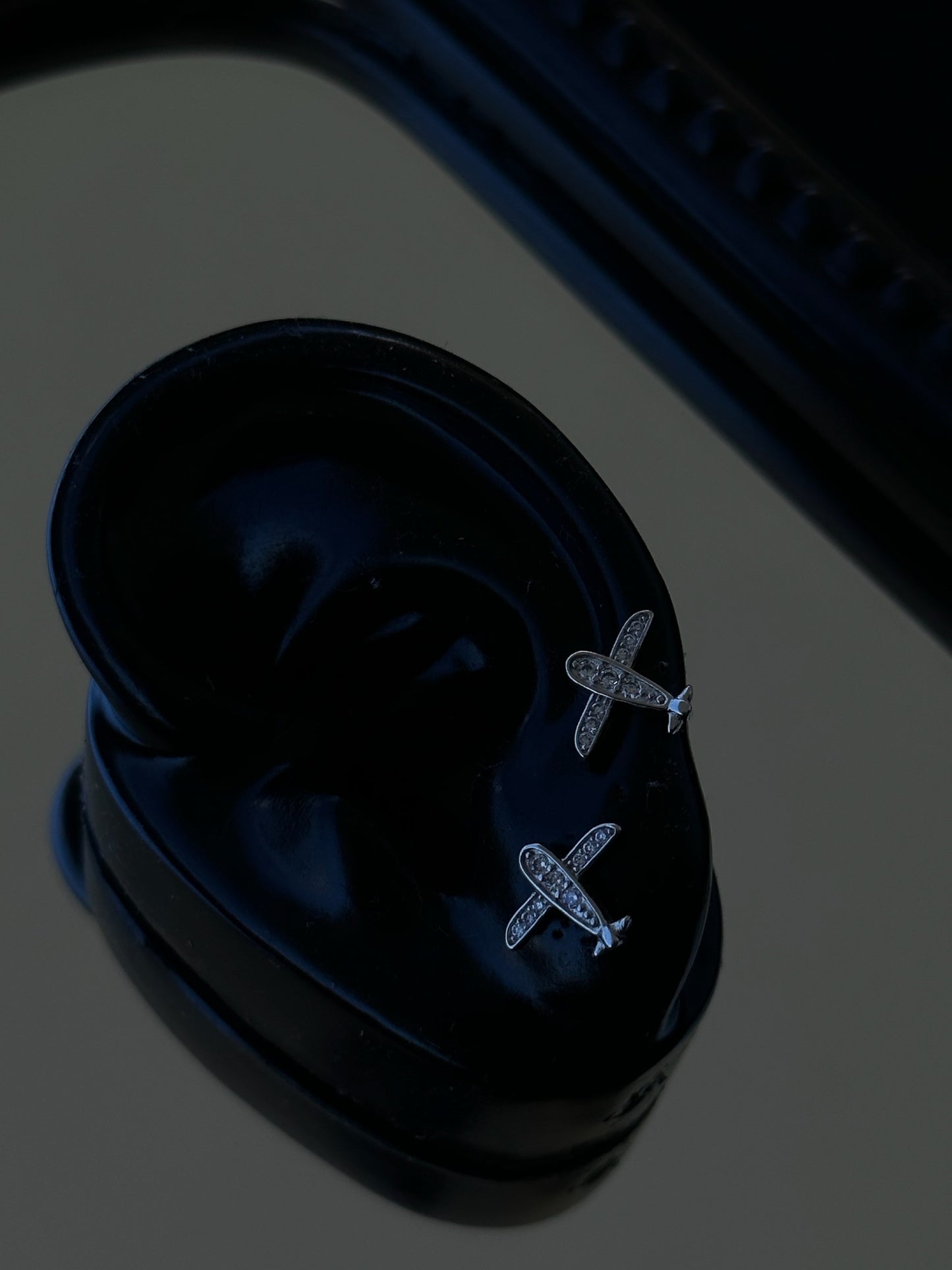 AIRPLANE STUDS