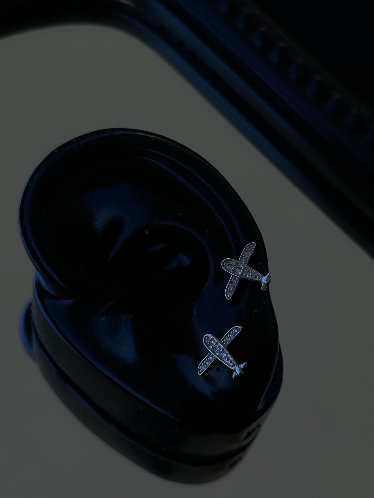 AIRPLANE STUDS