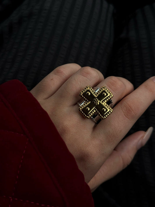 AMARIA CROSS RING