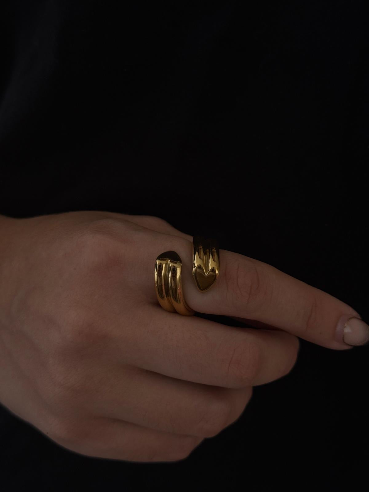 FLEETING HEART RING