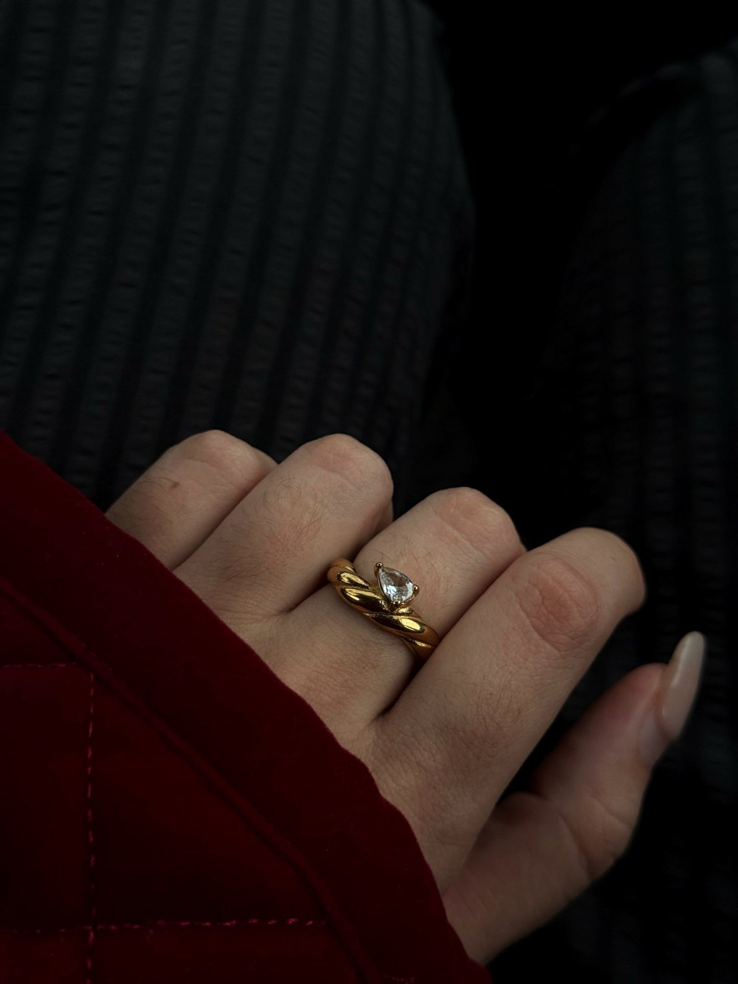 LINELLE DROP RING
